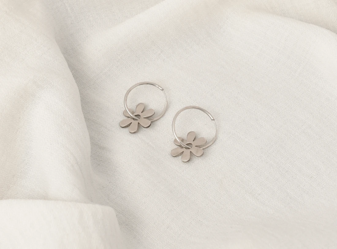 Ականջօղ ծաղիկ